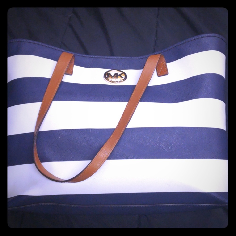 MK Handbag with wallet